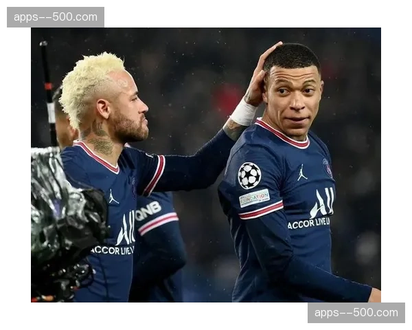 克瓦拉茨赫利亚双响背后的战术设计：巴黎边路爆破体系解析